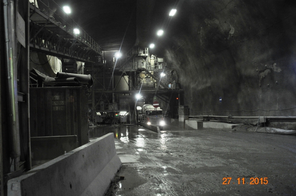 centrale di betonaggio interna al tunnel